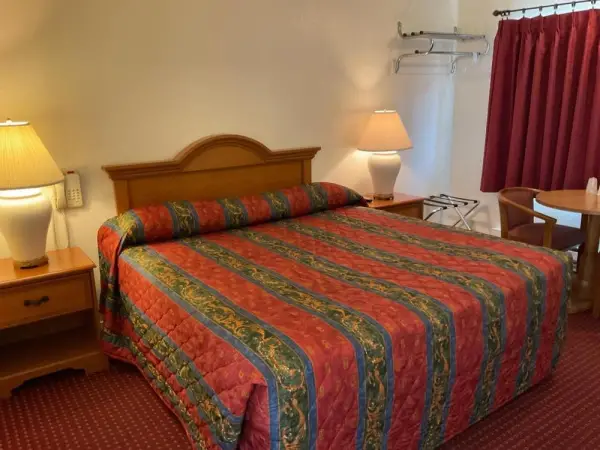 Front Street Inn 10