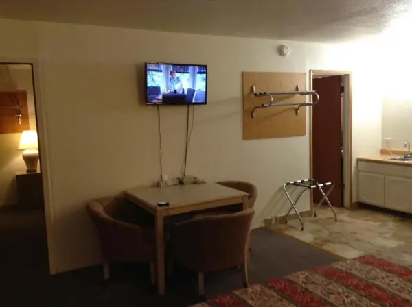 Front Street Inn 7